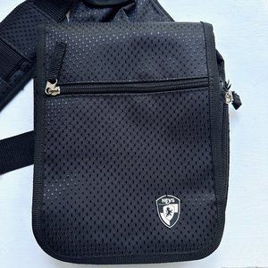 Heys specialized bag for travel lots of compartments key ring inside blak bag